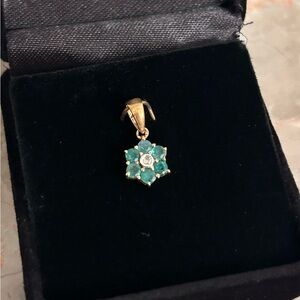 14k Yellow Gold Emerald Mini Flower Pendant